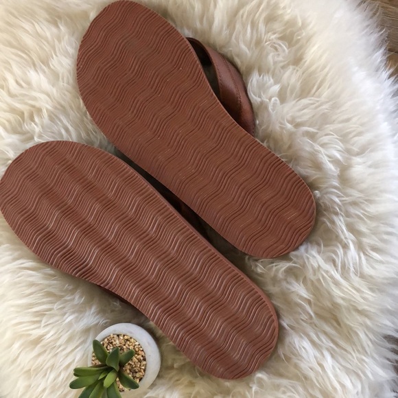 NewBananaRepublic MENS Leather SANDALS Flip Flops nwot - Picture 2 of 5